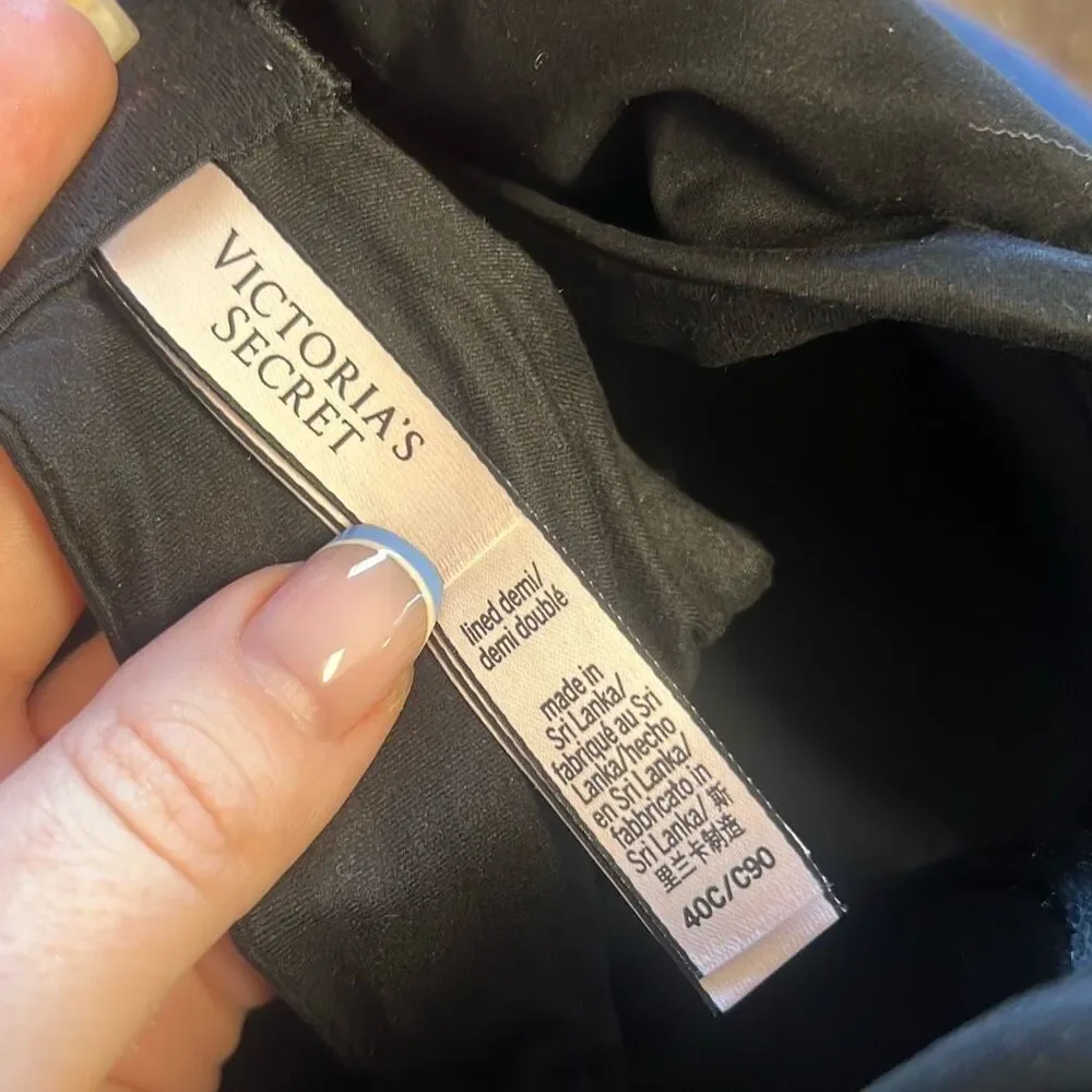 Victoria Secret Lightly Lined Smooth Demi Black Sz 40C Bra